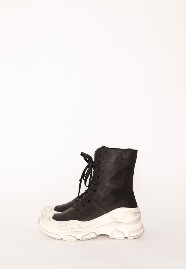 Lofina - Bootie with a micro sole and laces