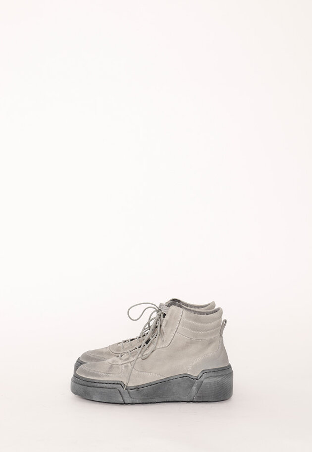 Lofina - Sneaker with a rubber sole and suede