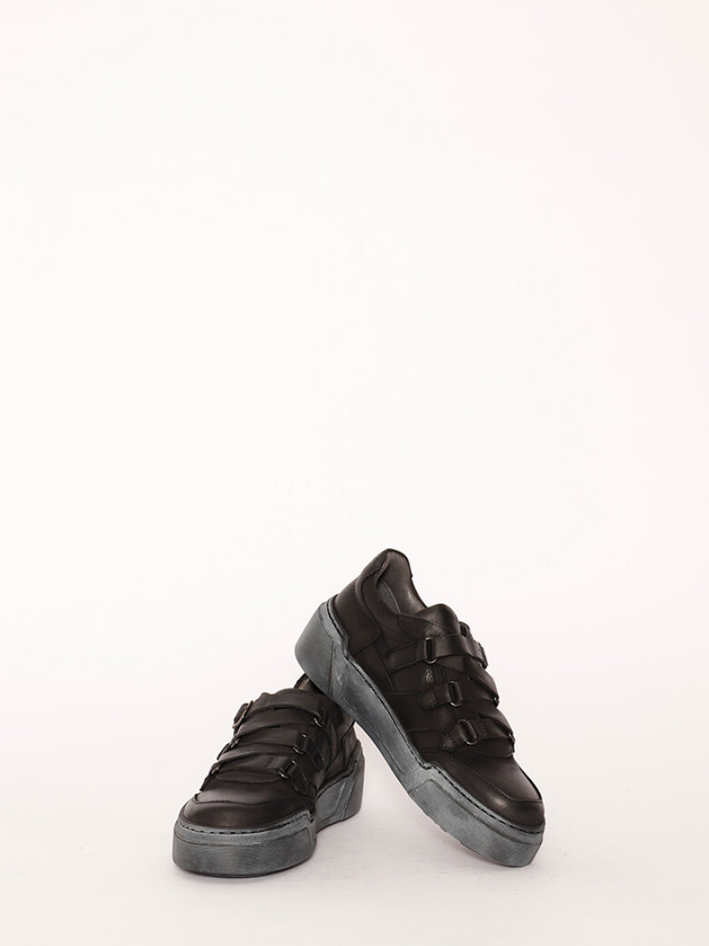 Lofina - Sneaker med sort gummisål 