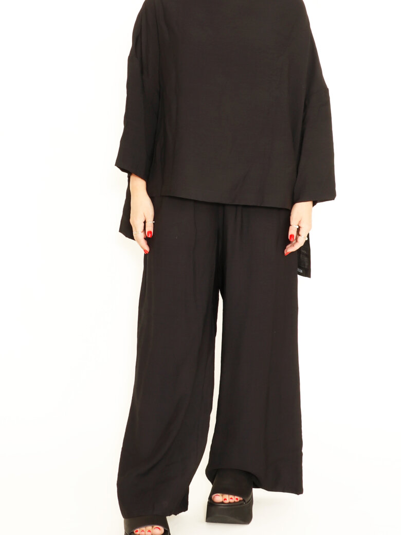 Xenia Design - Bluse med 3/4 ærmer, høj hals og vid pasform