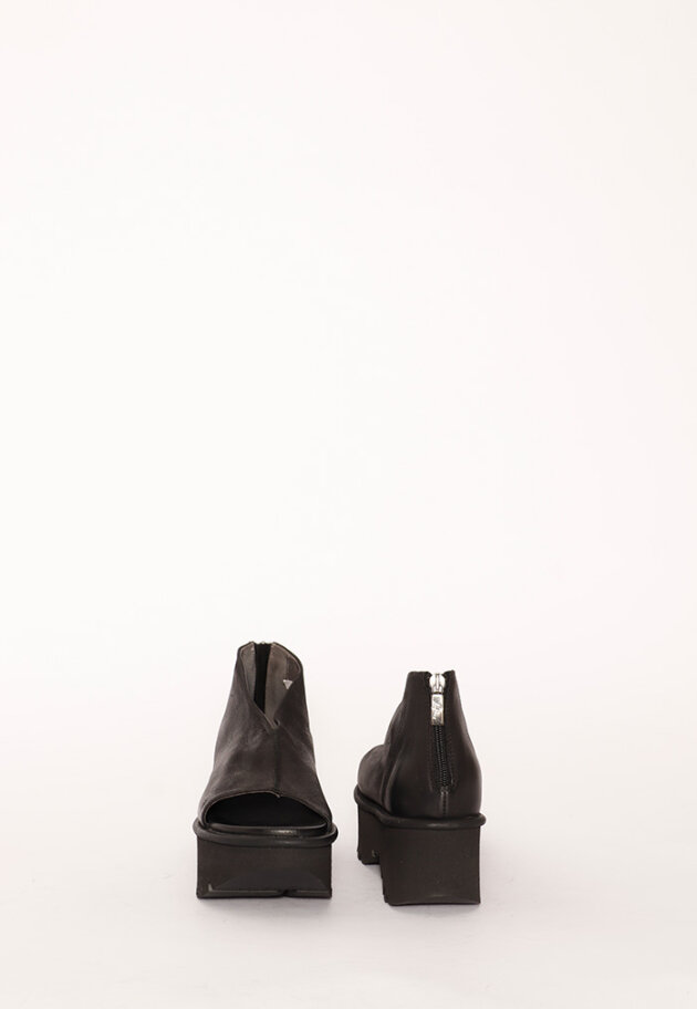 Lofina - Lofina sandal with a zipper