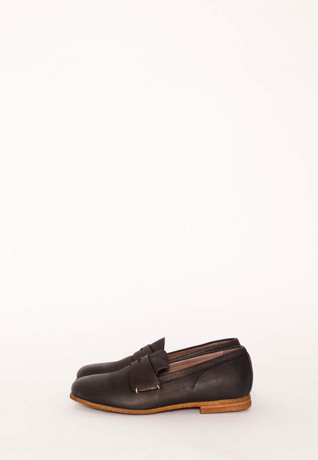 Lofina - Shoe with a raw rubber sole