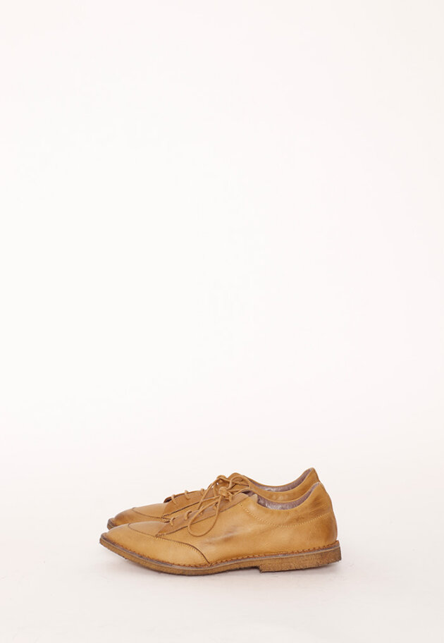 Lofina - Shoe with laces and a rubber sole