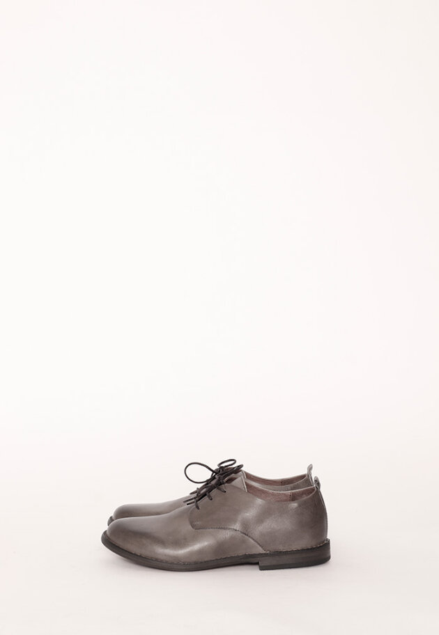 Lofina - Shoe with a leather sole