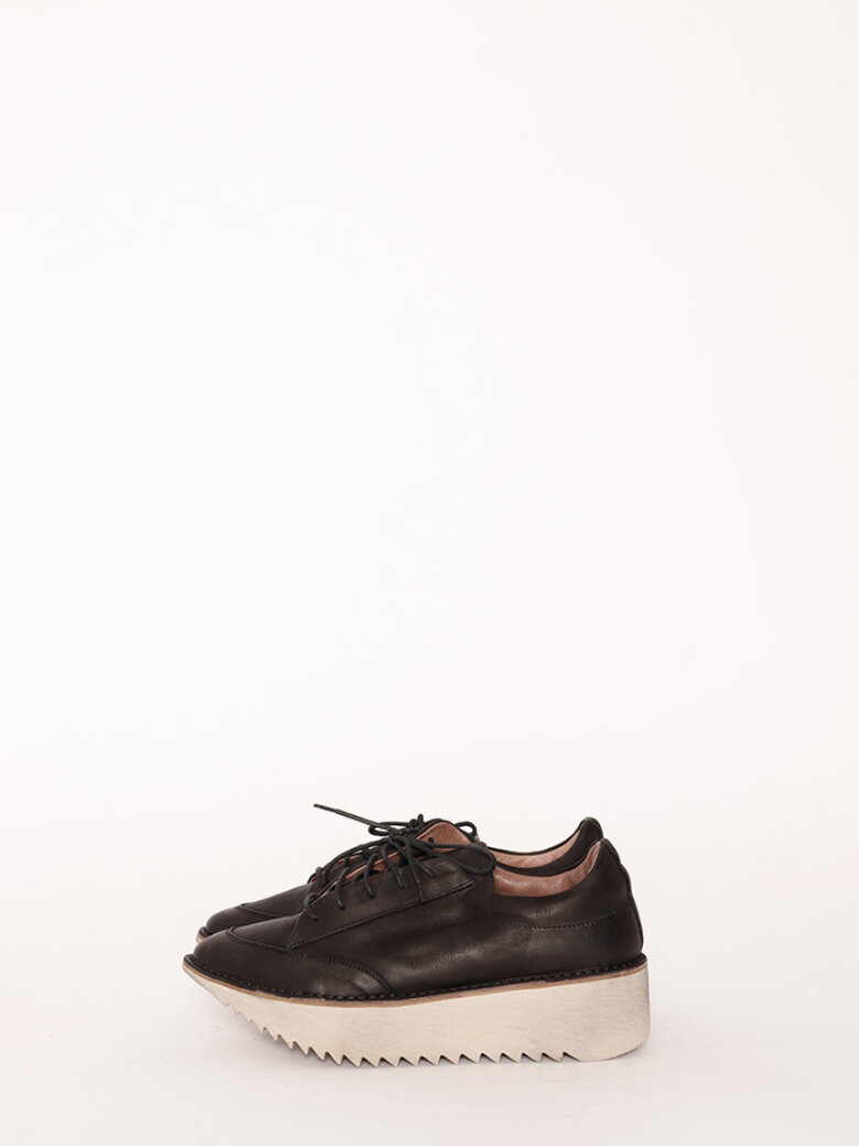 Lofina - Shoe with shoelace and a micro sole