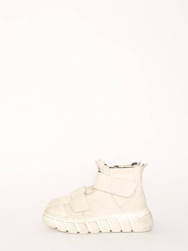 Lofina - Sneaker with a white rubber sole 