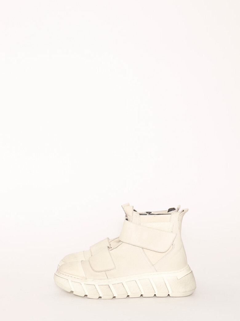 Lofina - Sneakers med hvid gummisål