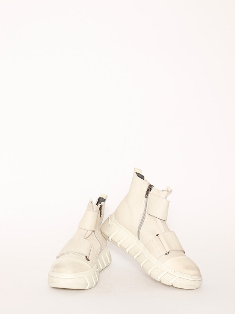 Lofina - Sneakers med hvid gummisål