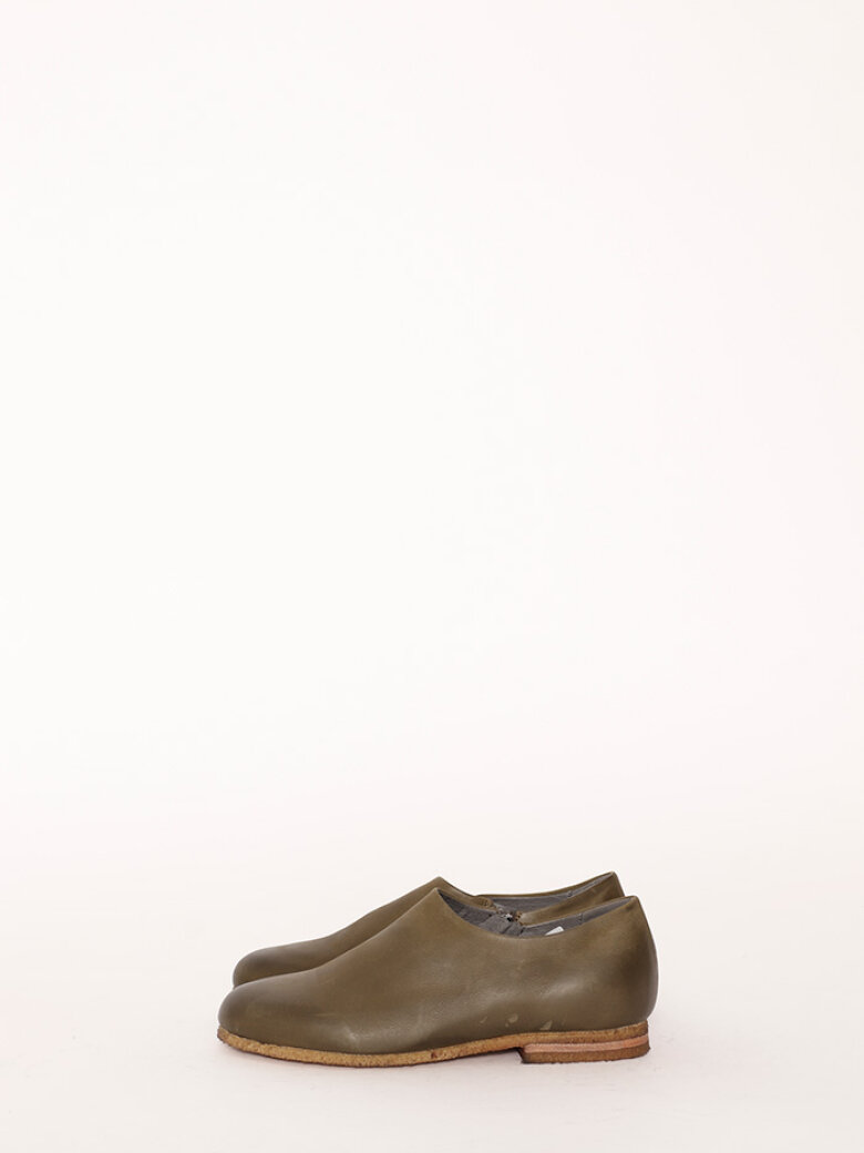 Lofina - Shoe with a raw rubber sole