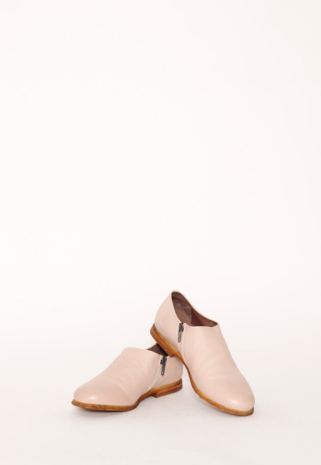 Lofina - Shoe with a raw rubber sole