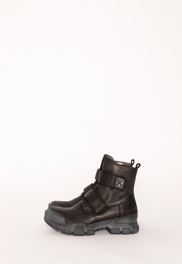 Lofina - Bootie with a strong rubber sole and zipper