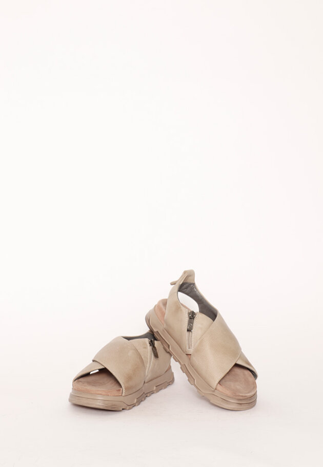 Lofina - Sandal with a footbed sole