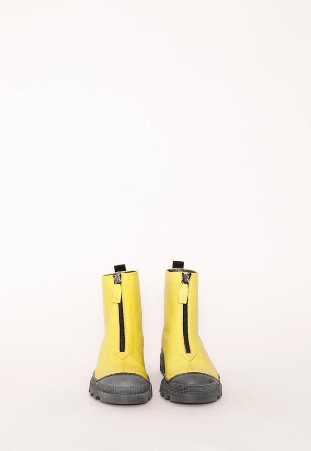 Lofina - Bootie with a strong rubber sole and zipper