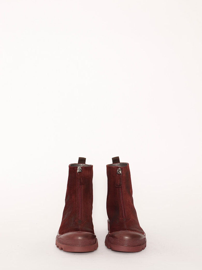 Lofina - Boot with rubber sole and a zipper