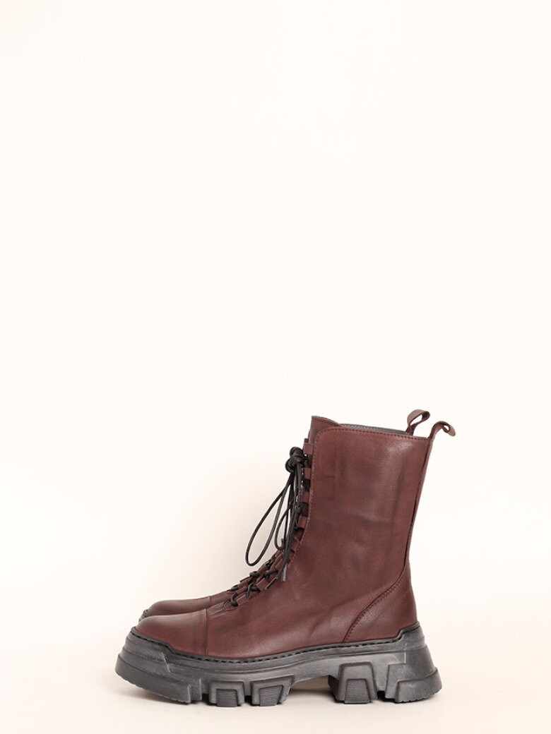 Lofina - Bootie with a micro sole and laces