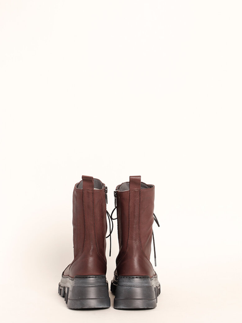 Lofina - Bootie with a micro sole and laces