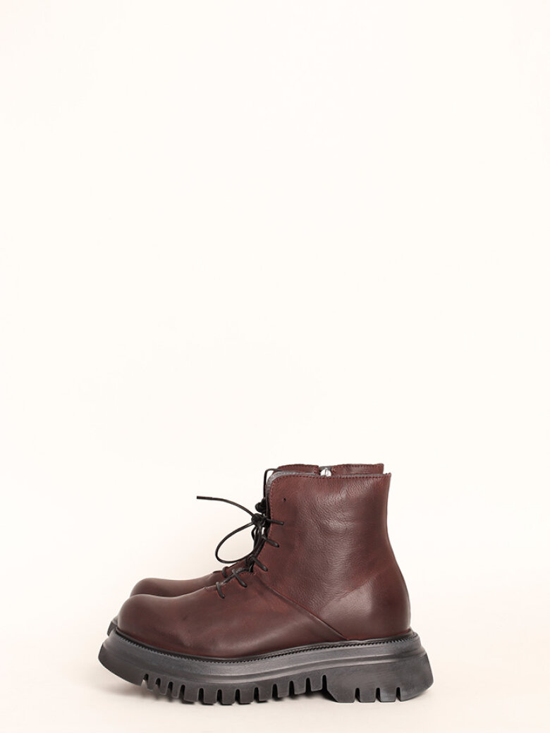 Lofina - Bootie with a micro sole and laces