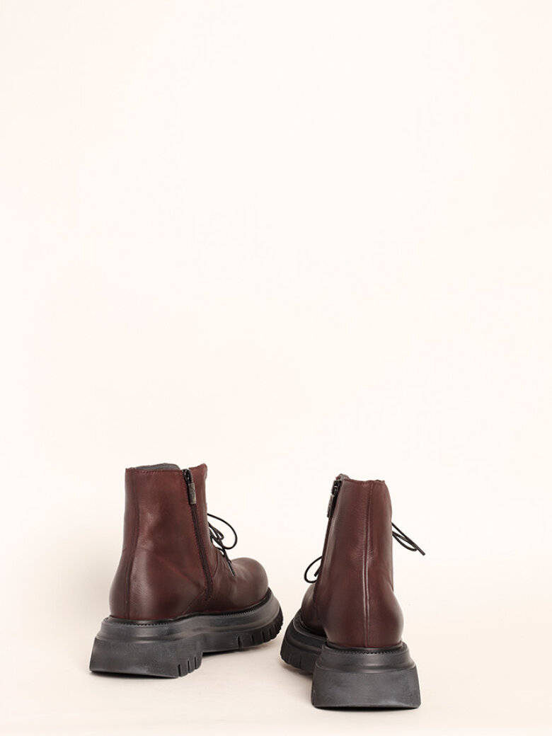 Lofina - Bootie with a micro sole and laces