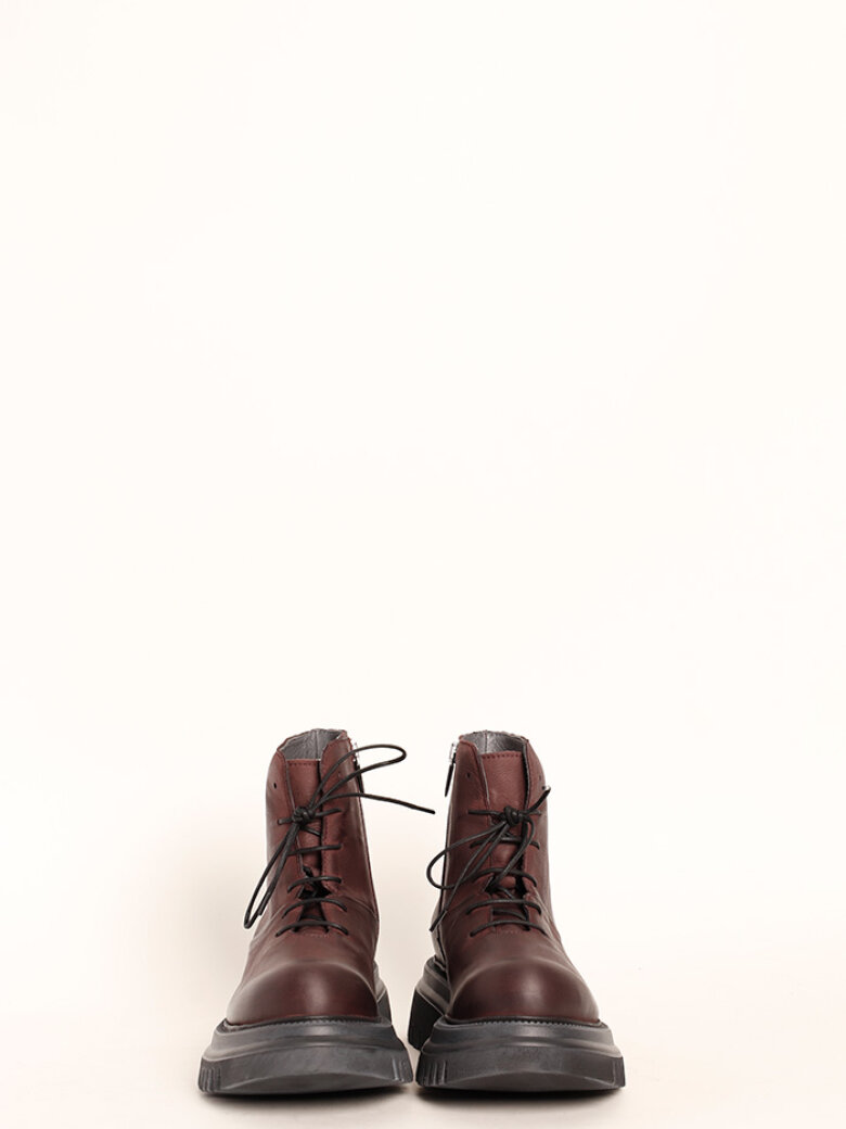 Lofina - Bootie with a micro sole and laces