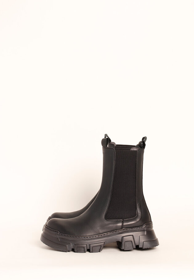 Lofina - Boot with a chunky sole and elastics