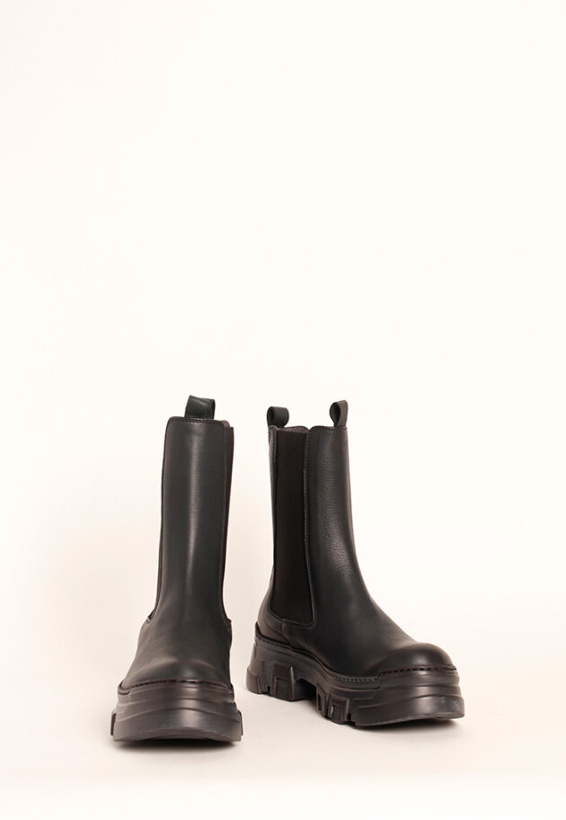 Lofina - Boot with a chunky sole and elastics