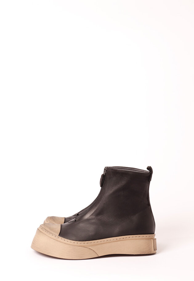 Lofina - Bootie with a zipper
