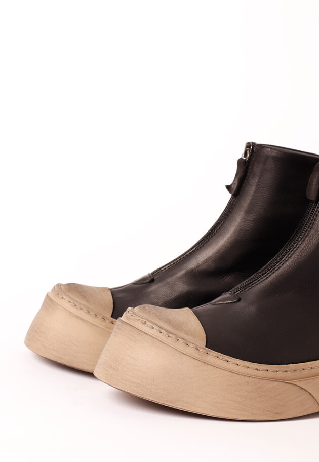 Lofina - Bootie with a zipper