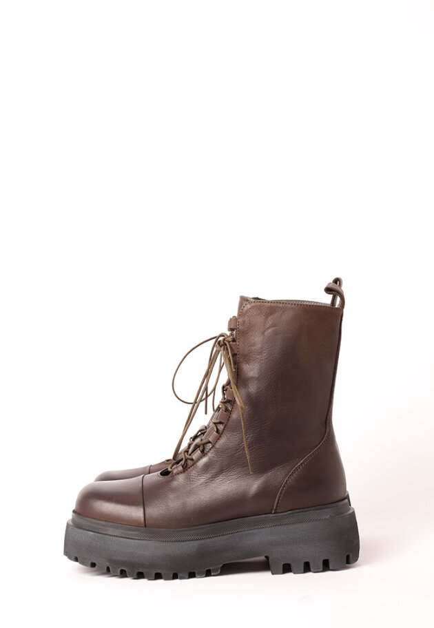 Lofina - Boot with a zipper, laces and a strap