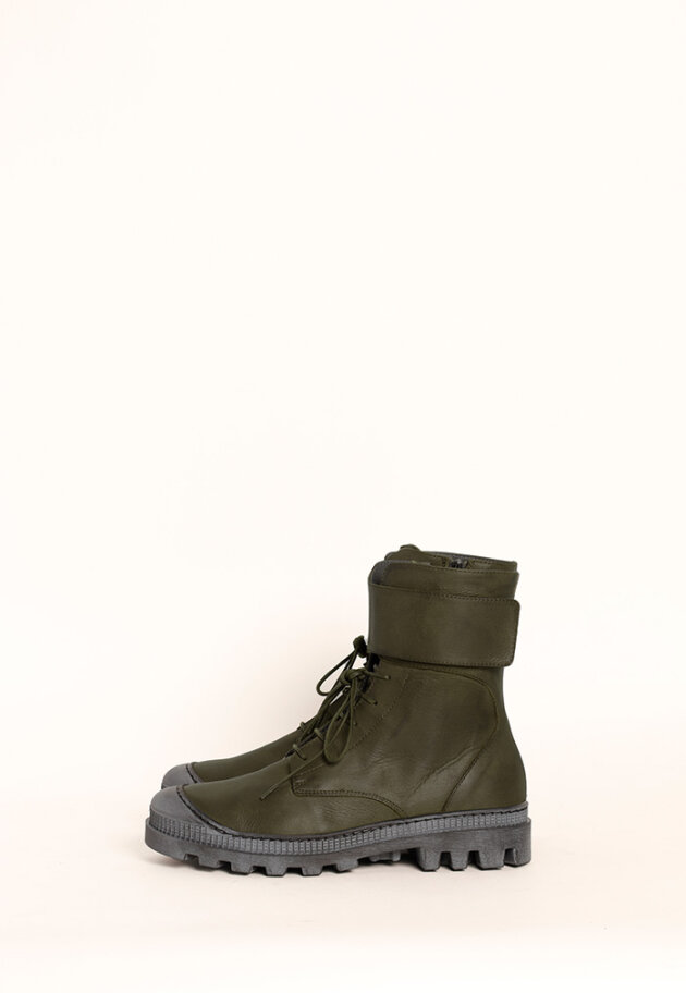 Lofina - Boot with a light sole, laces and a zipper