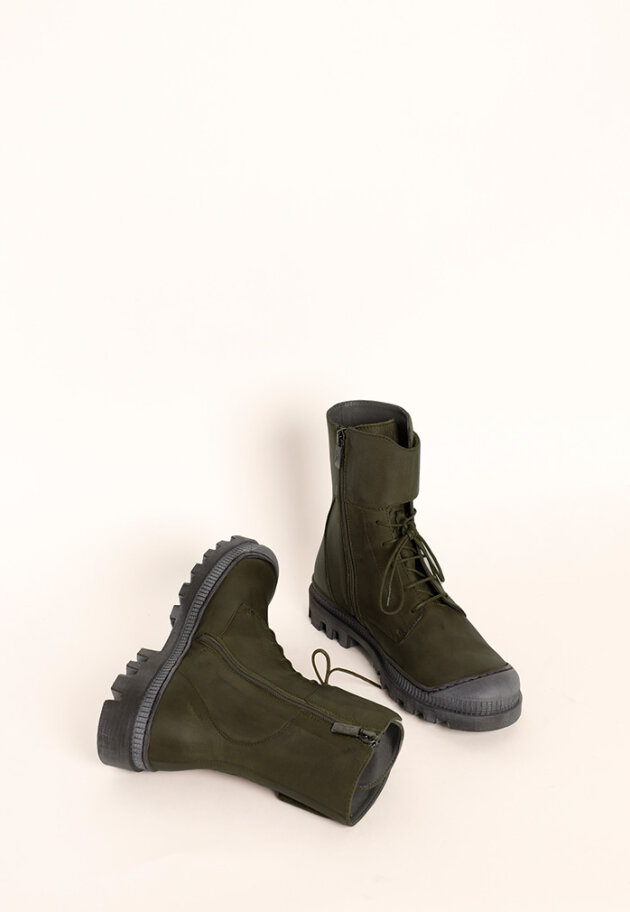 Lofina - Boot with a light sole, laces and a zipper