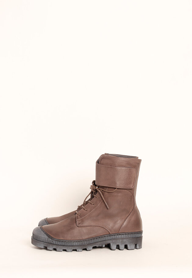 Lofina - Boot with a light sole, laces and a zipper