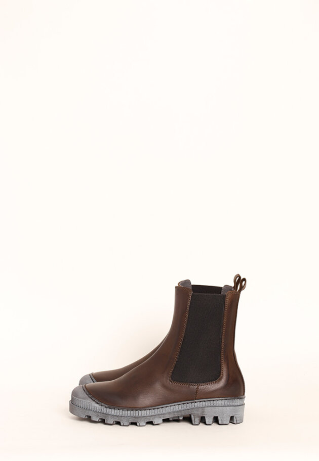 Lofina - Bootie with a strong rubber sole and elastics