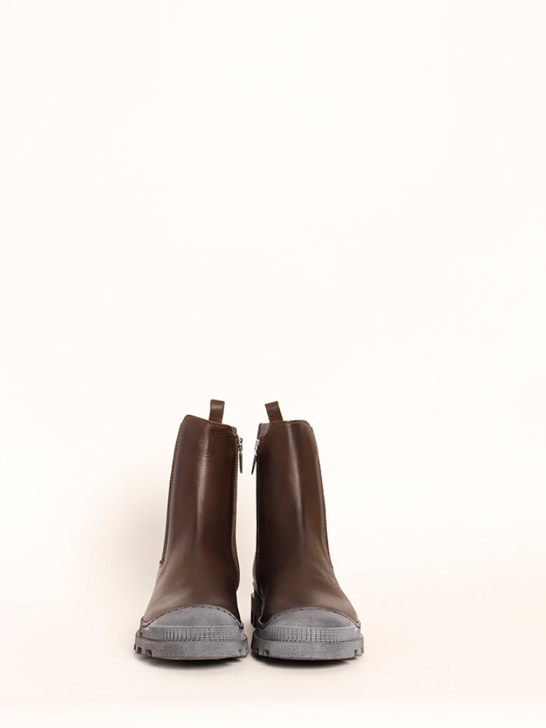 Lofina - Bootie with a strong rubber sole and elastics