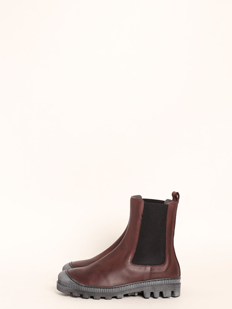 Lofina - Bootie with a strong rubber sole and elastics