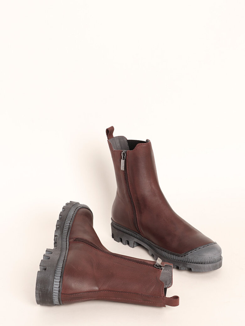 Lofina - Bootie with a strong rubber sole and elastics