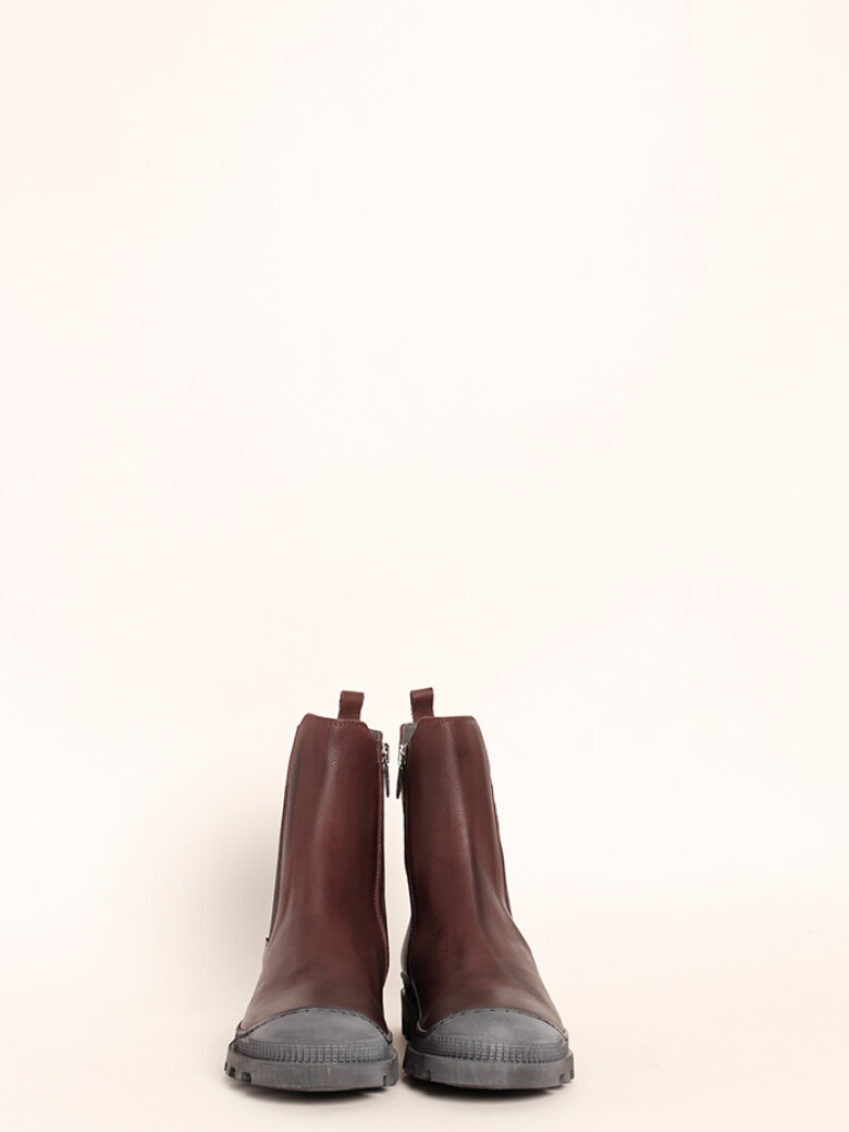 Lofina - Bootie with a strong rubber sole and elastics