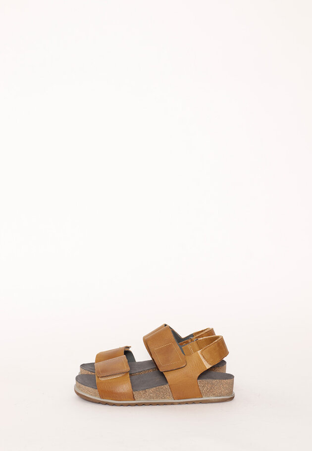 Lofina sandal med remme