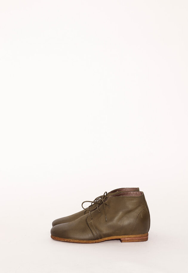 Lofina - Desert boot with a raw rubber sole