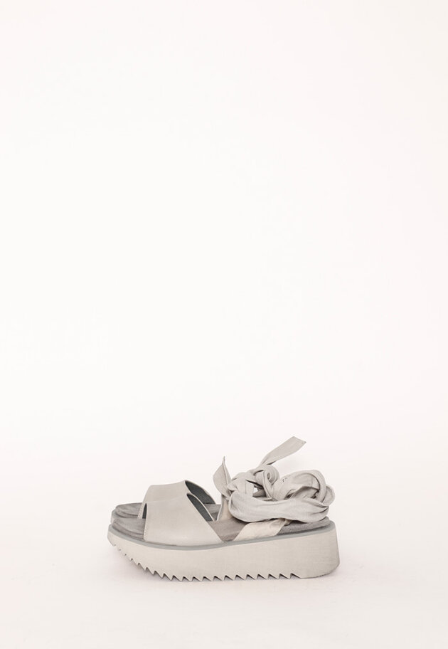 Lofina - Sandal with a micro sole 