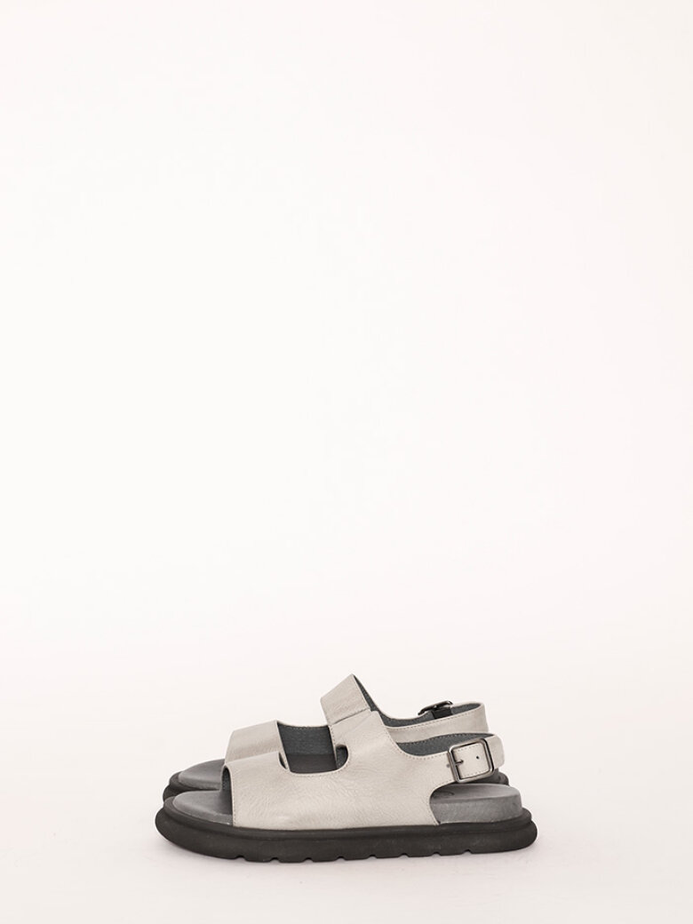 Lofina - Lofina sandal med metalspænde