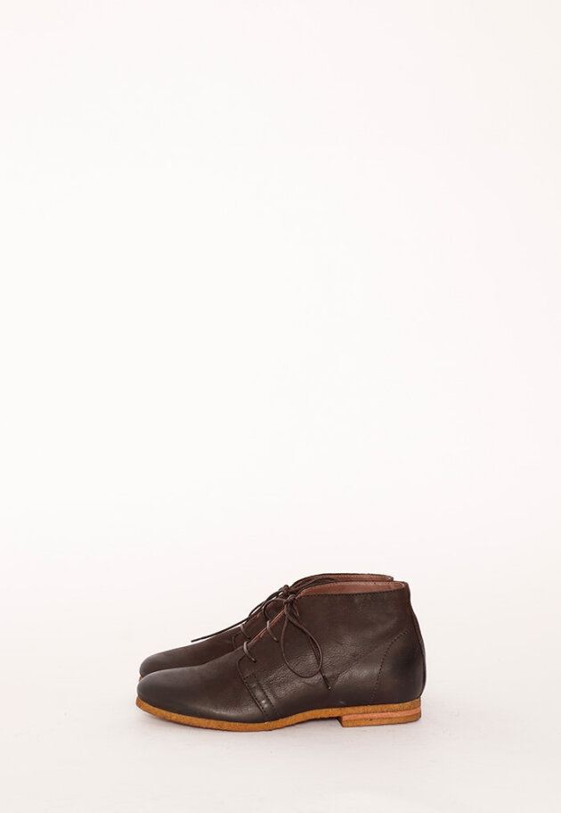 Lofina - Desert boot with raw rubber sole