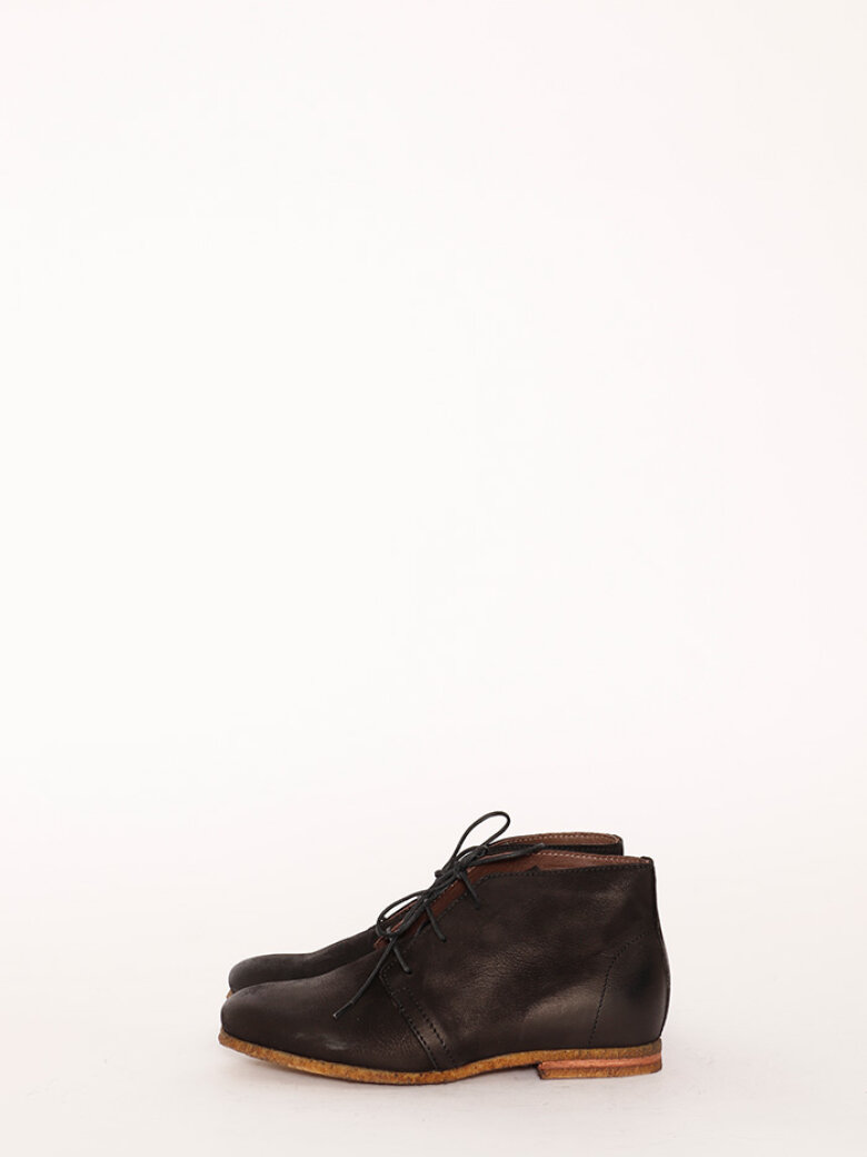 Lofina - Desert boot with a raw rubber sole