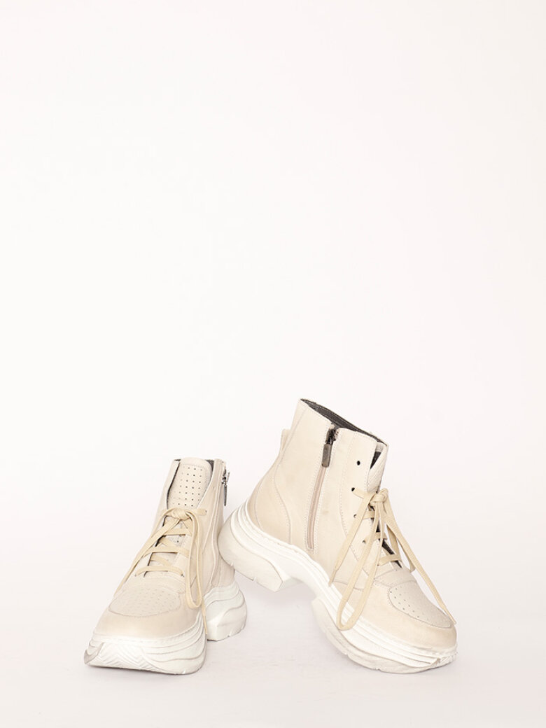 Lofina - Sneaker med hvid sål