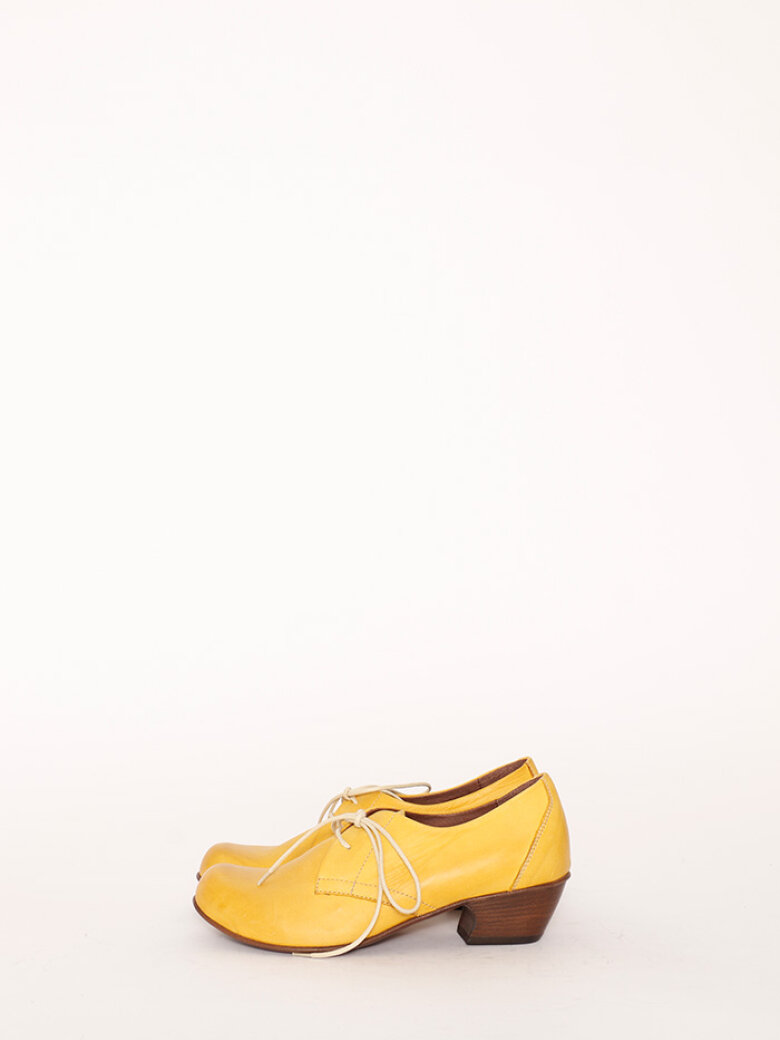 Lofina - Shoe with heel and shoelace