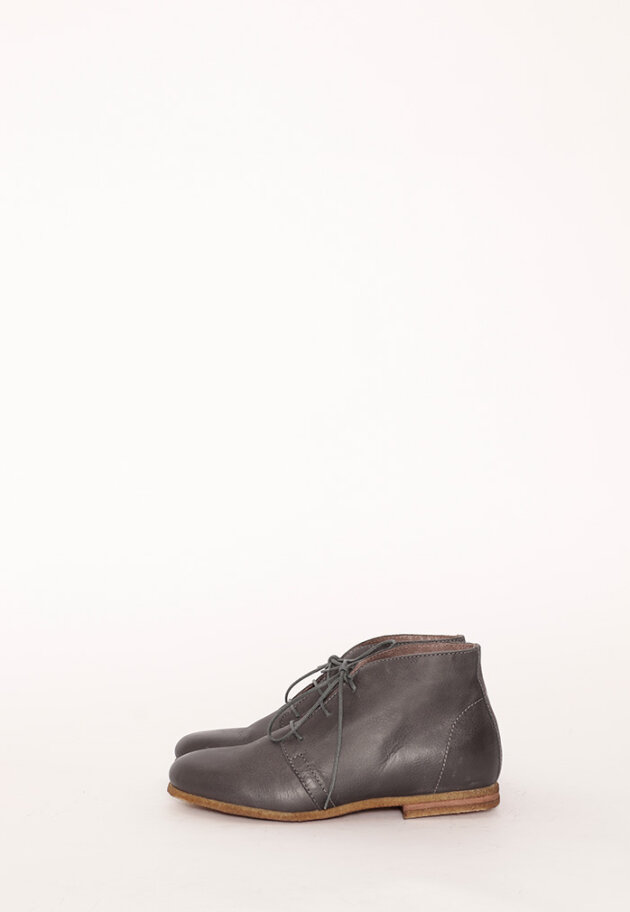 Lofina - Desert boot with a raw rubber sole