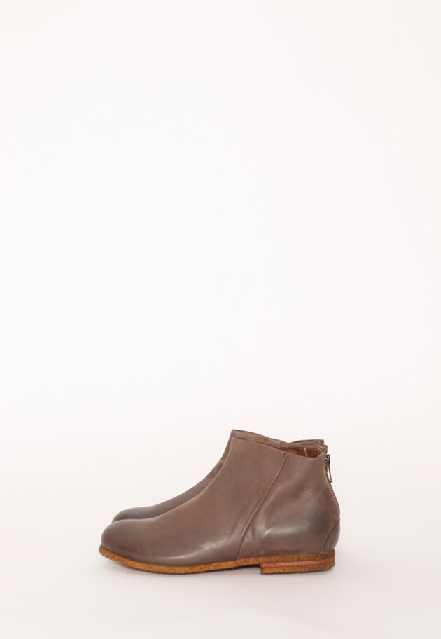 Boot with a zipper and heel