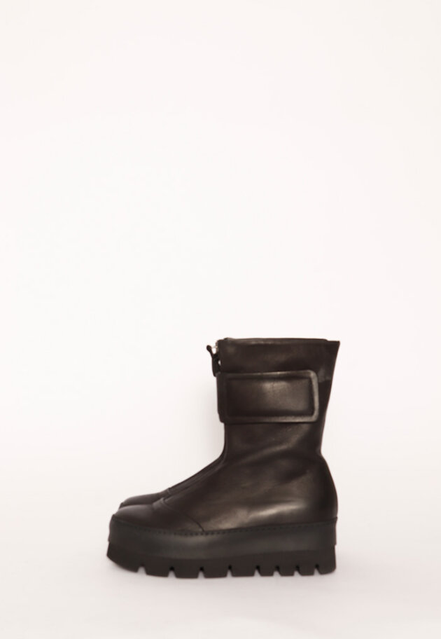 Lofina - Boot with a micro sole and zipper
