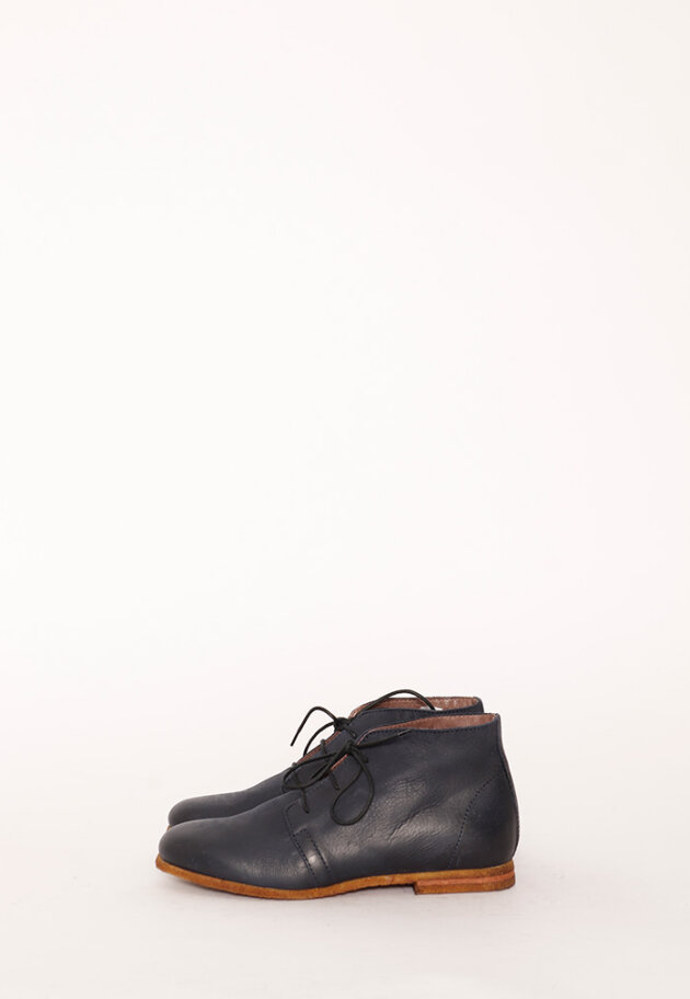 Lofina - Desert boot with a raw rubber sole