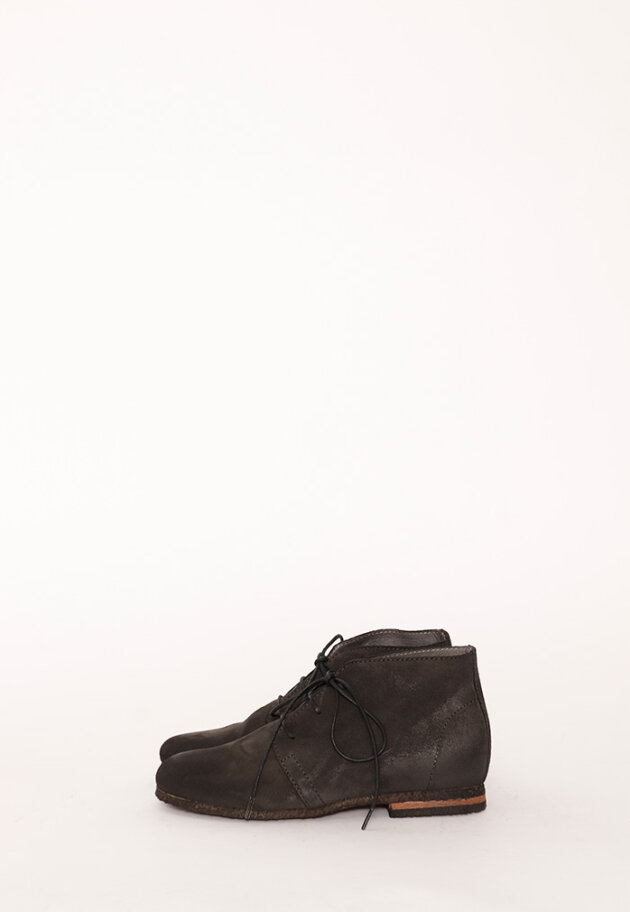 Lofina - Desert boot with a raw rubber sole