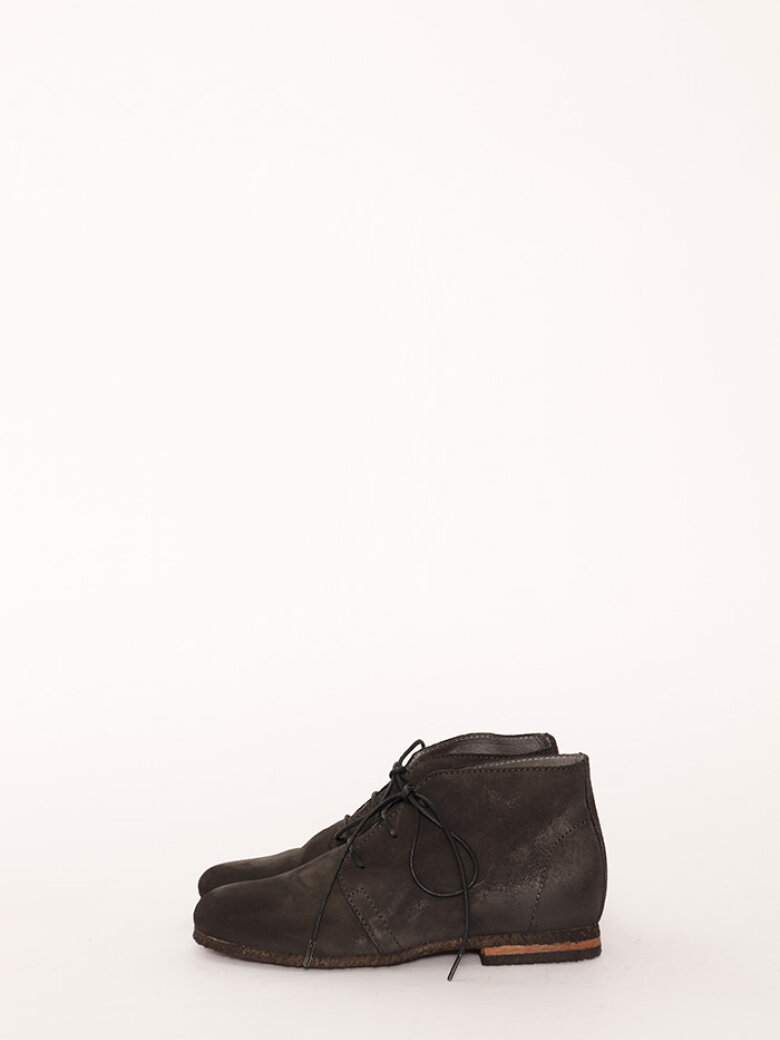 Lofina - Desert boot with a raw rubber sole